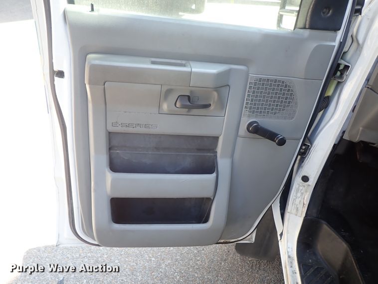 image for item DE0888 2010 Ford E450 Super Duty shuttle bus