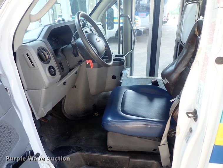 image for item DE0888 2010 Ford E450 Super Duty shuttle bus