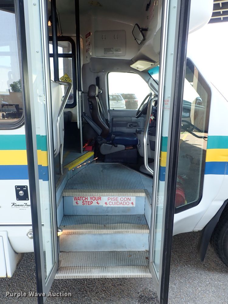 image for item DE0888 2010 Ford E450 Super Duty shuttle bus