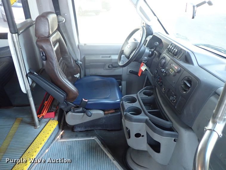 image for item DE0888 2010 Ford E450 Super Duty shuttle bus