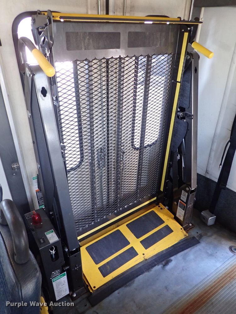 image for item DE0888 2010 Ford E450 Super Duty shuttle bus