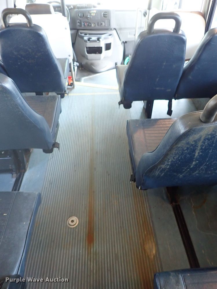 image for item DE0888 2010 Ford E450 Super Duty shuttle bus