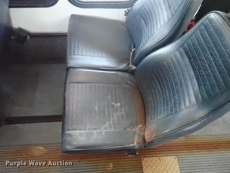 image for item DE0888 2010 Ford E450 Super Duty shuttle bus