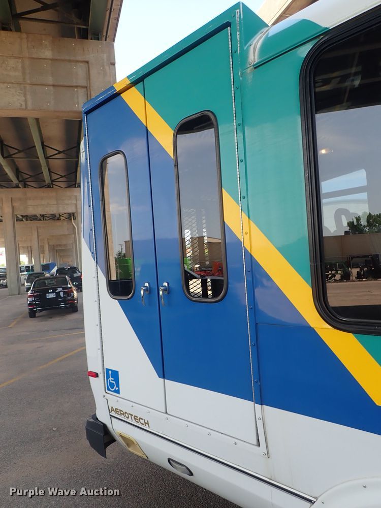 image for item DE0888 2010 Ford E450 Super Duty shuttle bus