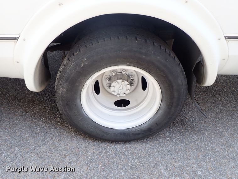 image for item DE0888 2010 Ford E450 Super Duty shuttle bus