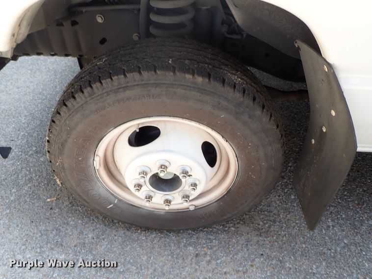 image for item DE0888 2010 Ford E450 Super Duty shuttle bus