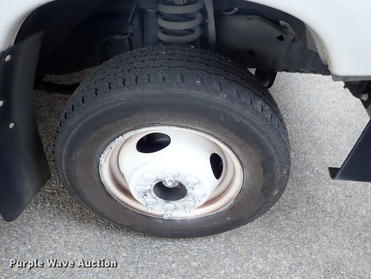 image for item DE0888 2010 Ford E450 Super Duty shuttle bus