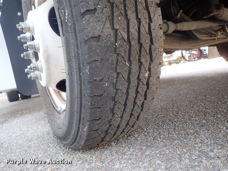 image for item DE0888 2010 Ford E450 Super Duty shuttle bus