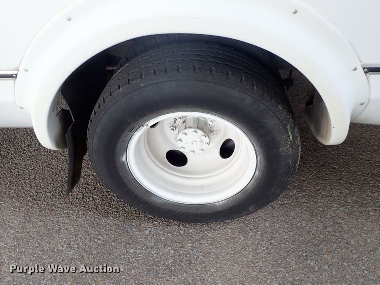 image for item DE0888 2010 Ford E450 Super Duty shuttle bus