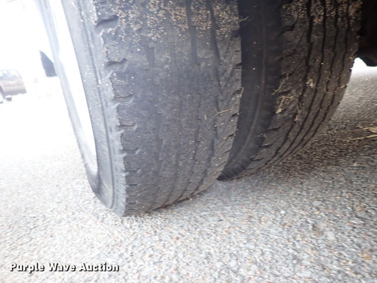 image for item DE0888 2010 Ford E450 Super Duty shuttle bus