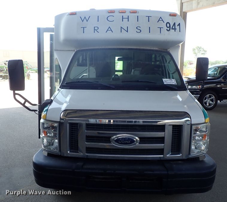 image for item DE0890 2010 Ford E450 Super Duty shuttle bus