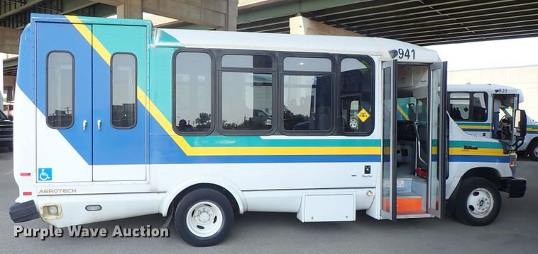 image for item DE0890 2010 Ford E450 Super Duty shuttle bus