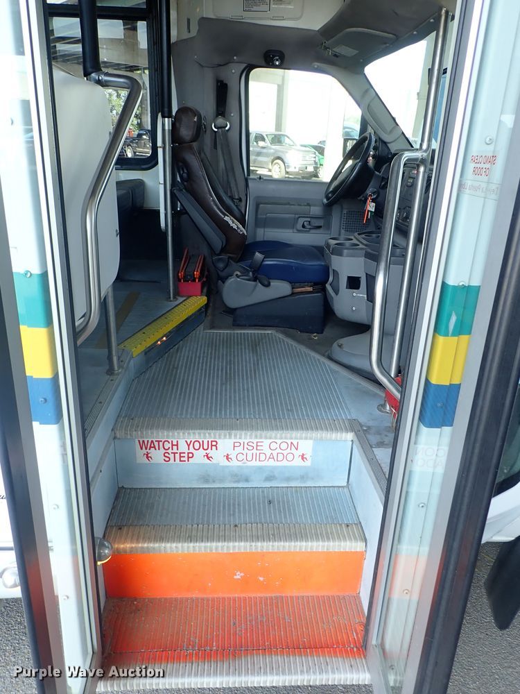 image for item DE0890 2010 Ford E450 Super Duty shuttle bus