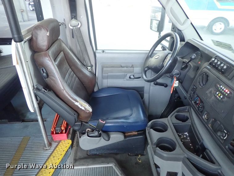 image for item DE0890 2010 Ford E450 Super Duty shuttle bus