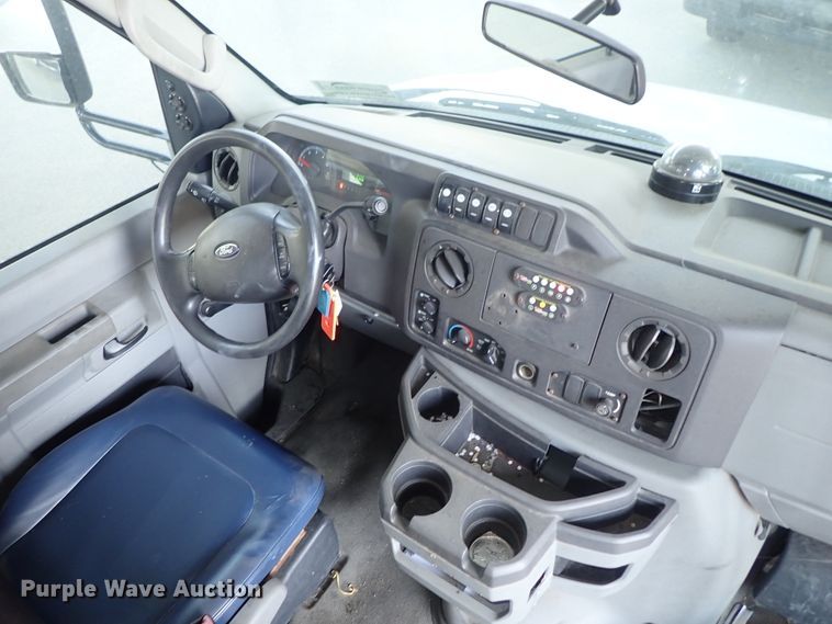 image for item DE0890 2010 Ford E450 Super Duty shuttle bus