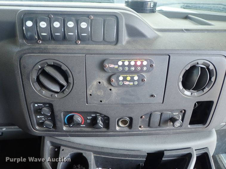 image for item DE0890 2010 Ford E450 Super Duty shuttle bus