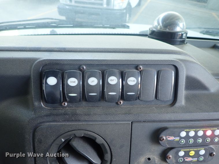 image for item DE0890 2010 Ford E450 Super Duty shuttle bus