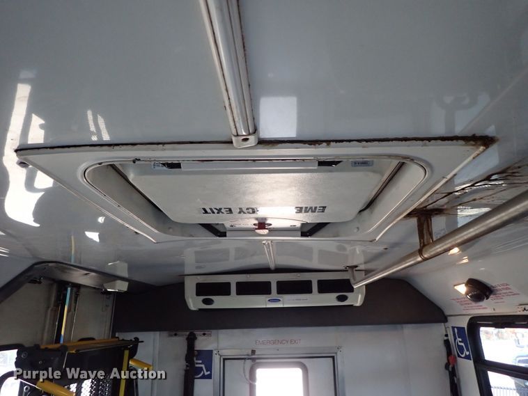 image for item DE0890 2010 Ford E450 Super Duty shuttle bus