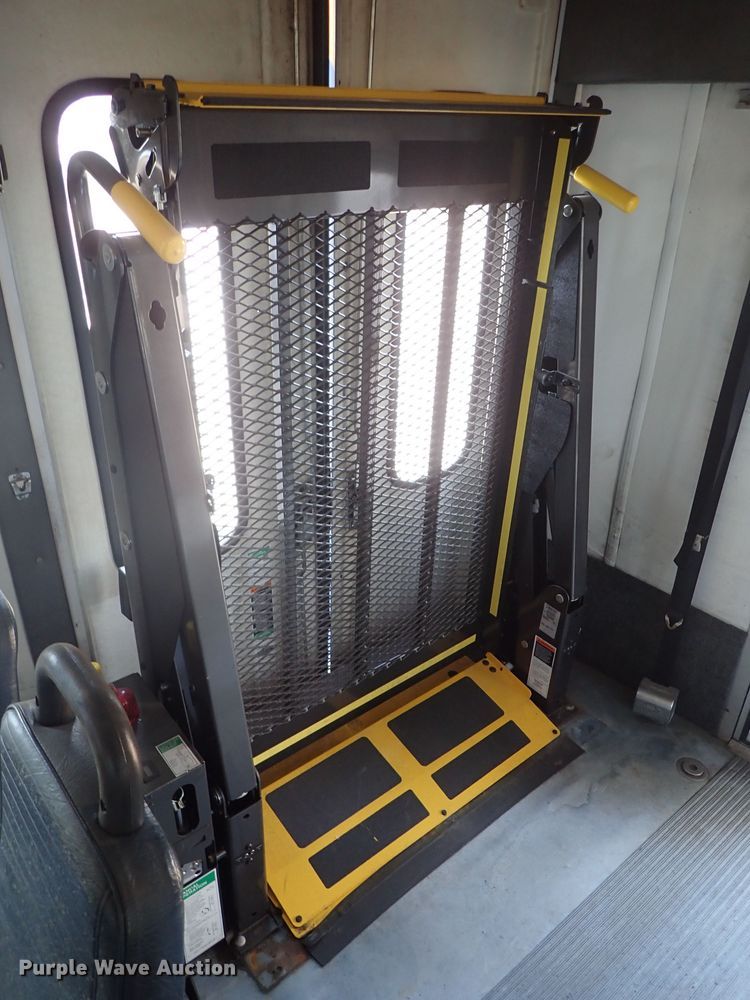 image for item DE0890 2010 Ford E450 Super Duty shuttle bus