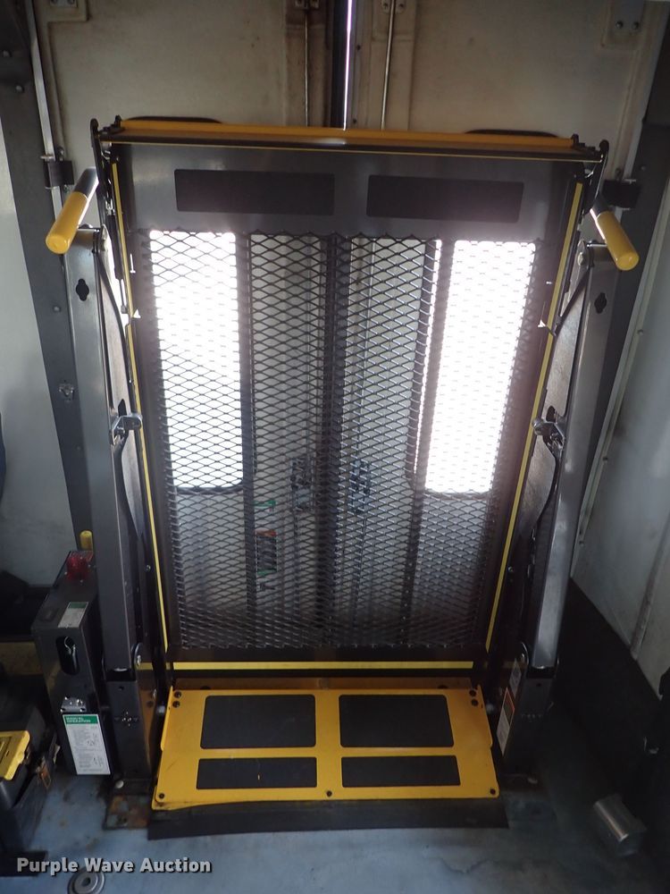 image for item DE0890 2010 Ford E450 Super Duty shuttle bus