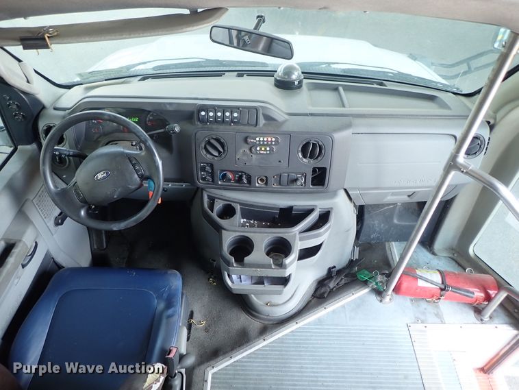 image for item DE0890 2010 Ford E450 Super Duty shuttle bus