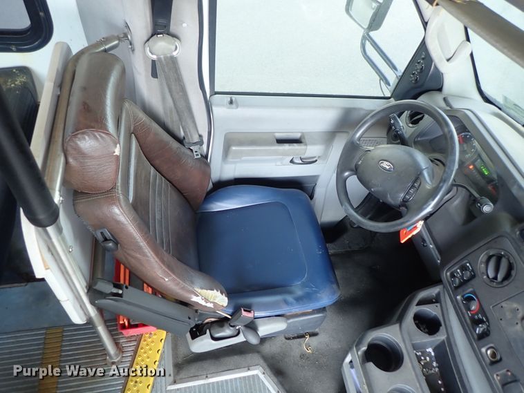 image for item DE0890 2010 Ford E450 Super Duty shuttle bus