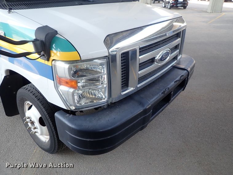 image for item DE0890 2010 Ford E450 Super Duty shuttle bus