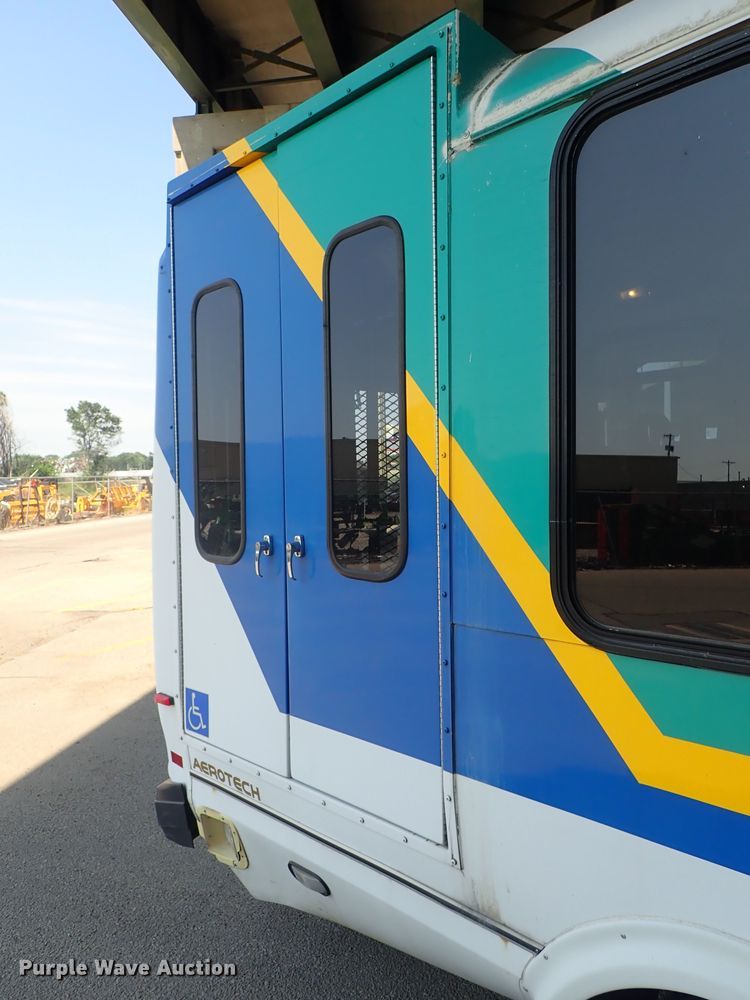 image for item DE0890 2010 Ford E450 Super Duty shuttle bus