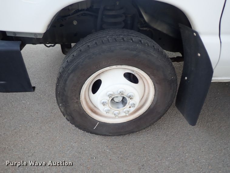 image for item DE0890 2010 Ford E450 Super Duty shuttle bus