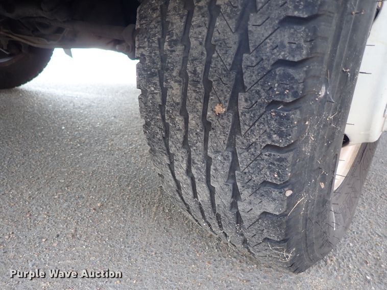 image for item DE0890 2010 Ford E450 Super Duty shuttle bus