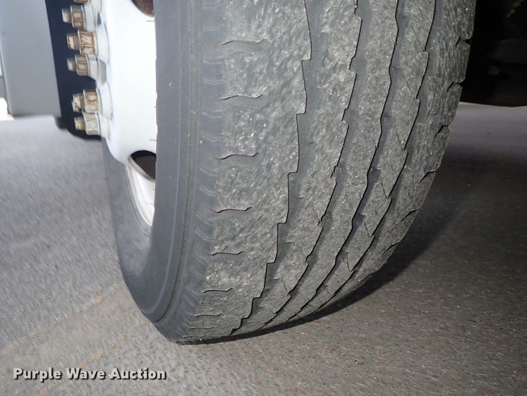 image for item DE0890 2010 Ford E450 Super Duty shuttle bus