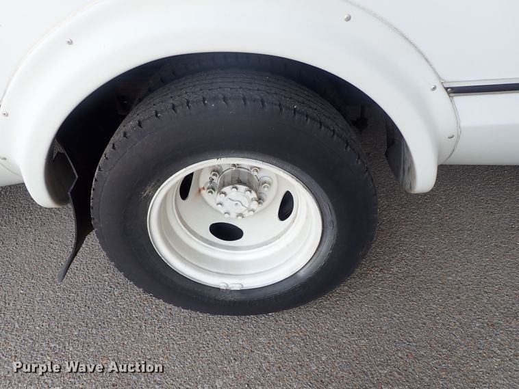 image for item DE0890 2010 Ford E450 Super Duty shuttle bus