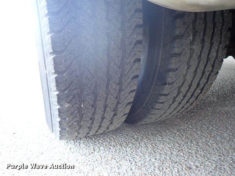 image for item DE0890 2010 Ford E450 Super Duty shuttle bus