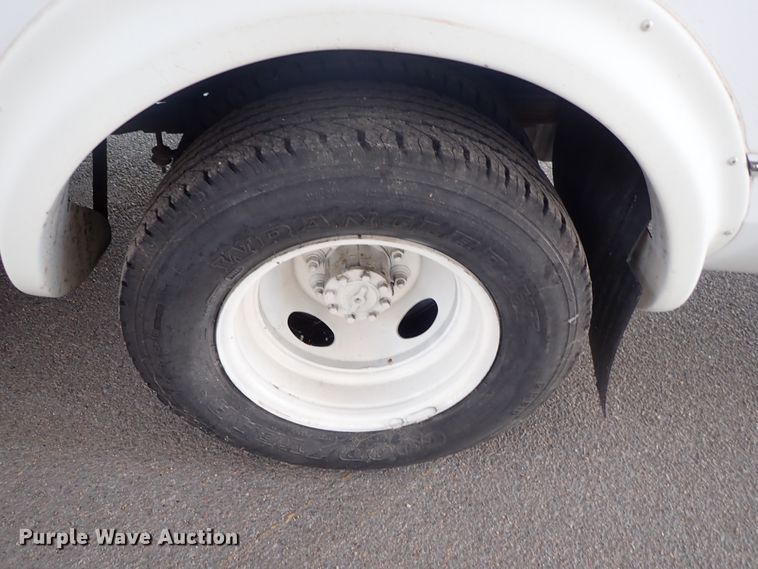 image for item DE0890 2010 Ford E450 Super Duty shuttle bus