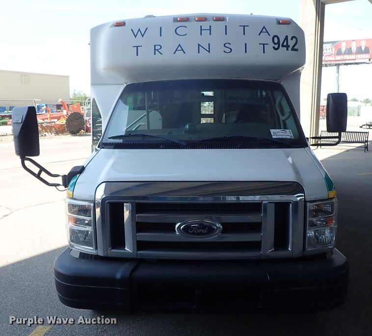 image for item DE0891 2010 Ford E450 Super Duty shuttle bus