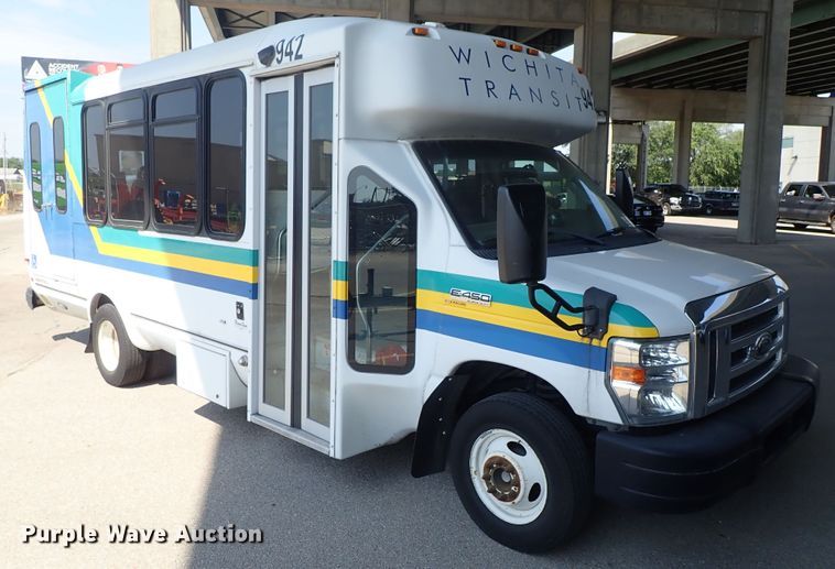 image for item DE0891 2010 Ford E450 Super Duty shuttle bus