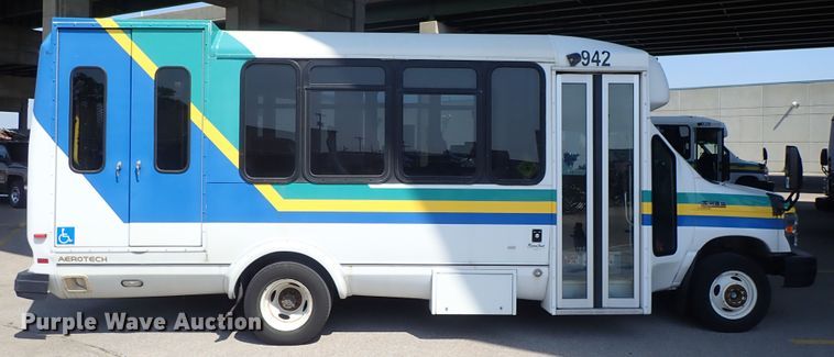 image for item DE0891 2010 Ford E450 Super Duty shuttle bus