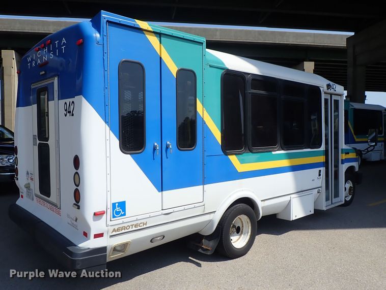 image for item DE0891 2010 Ford E450 Super Duty shuttle bus