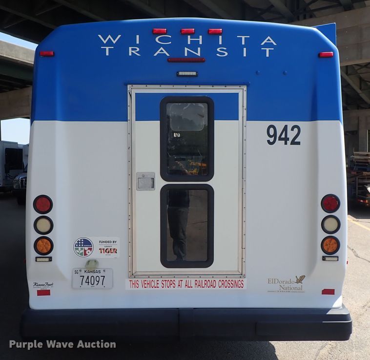 image for item DE0891 2010 Ford E450 Super Duty shuttle bus