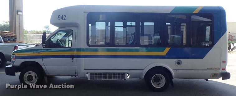 image for item DE0891 2010 Ford E450 Super Duty shuttle bus