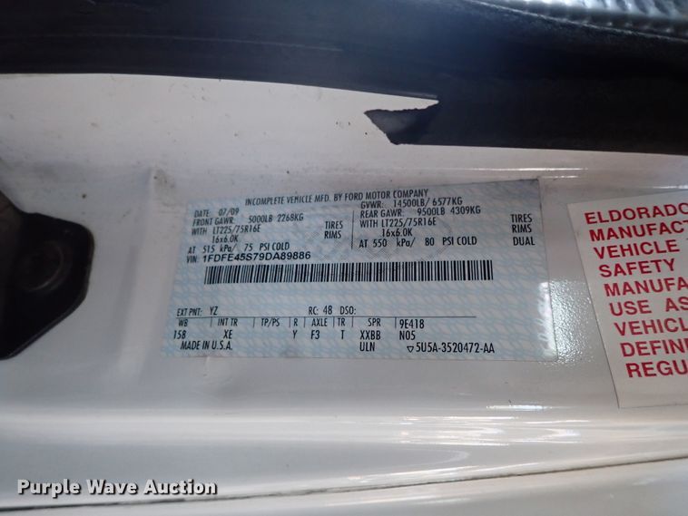 image for item DE0891 2010 Ford E450 Super Duty shuttle bus