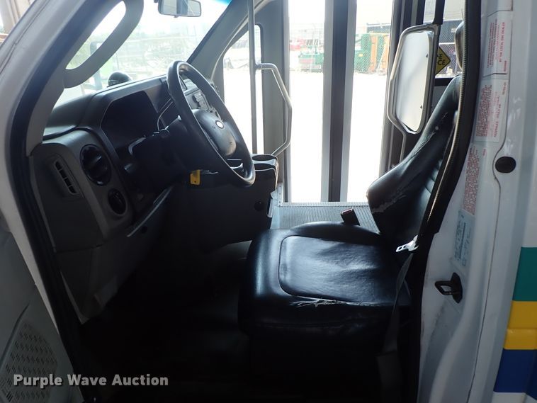 image for item DE0891 2010 Ford E450 Super Duty shuttle bus