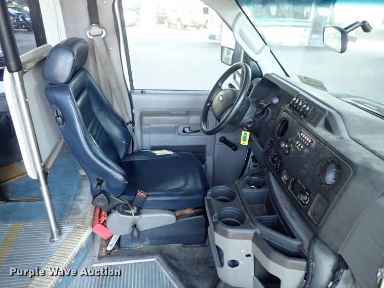 image for item DE0891 2010 Ford E450 Super Duty shuttle bus