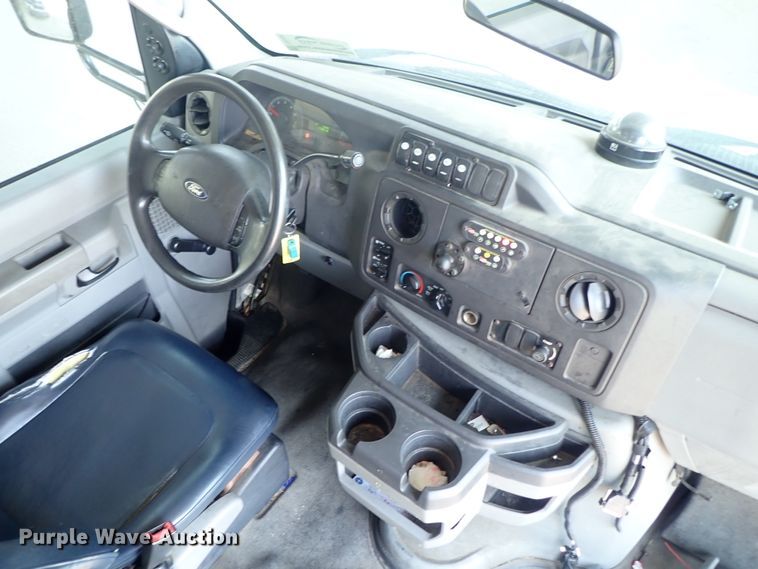 image for item DE0891 2010 Ford E450 Super Duty shuttle bus