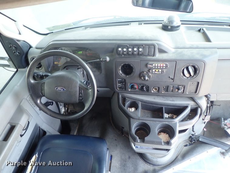 image for item DE0891 2010 Ford E450 Super Duty shuttle bus