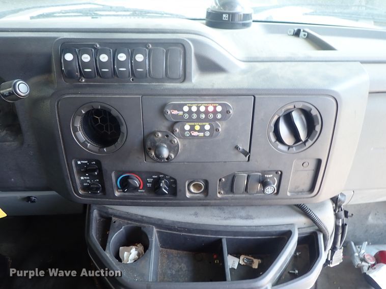 image for item DE0891 2010 Ford E450 Super Duty shuttle bus