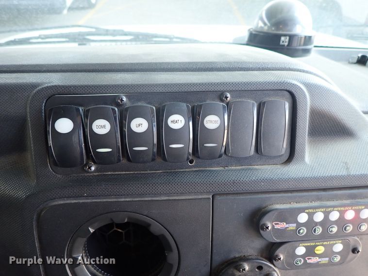 image for item DE0891 2010 Ford E450 Super Duty shuttle bus