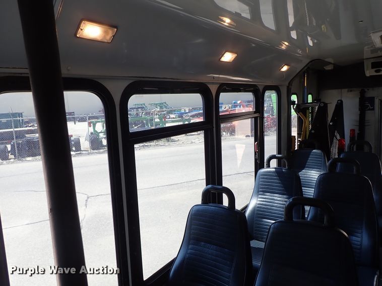 image for item DE0891 2010 Ford E450 Super Duty shuttle bus