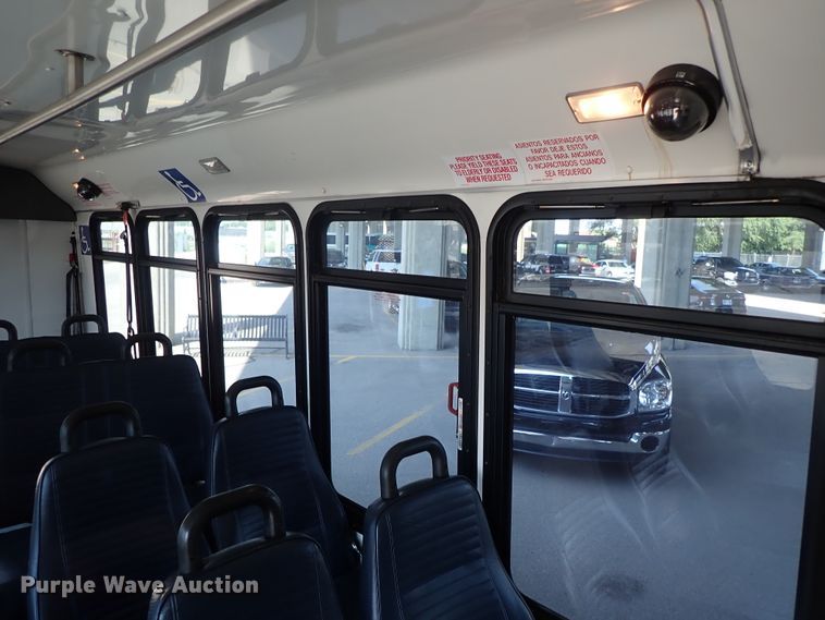 image for item DE0891 2010 Ford E450 Super Duty shuttle bus