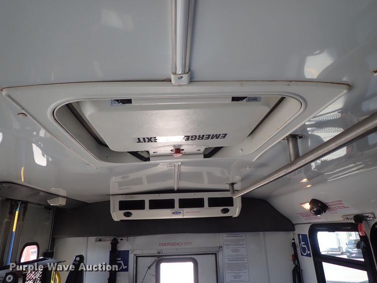 image for item DE0891 2010 Ford E450 Super Duty shuttle bus